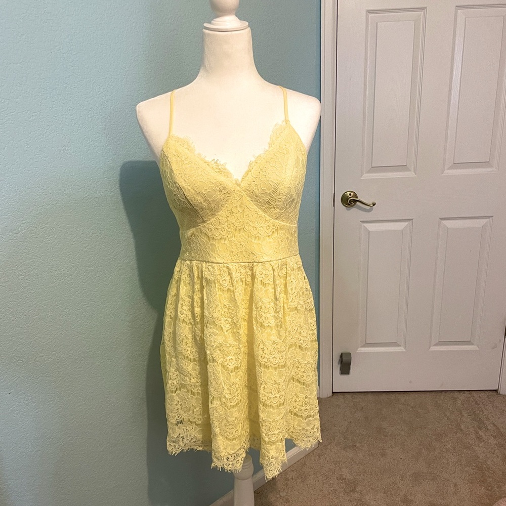 NWT. Eyelash lace yellow dress